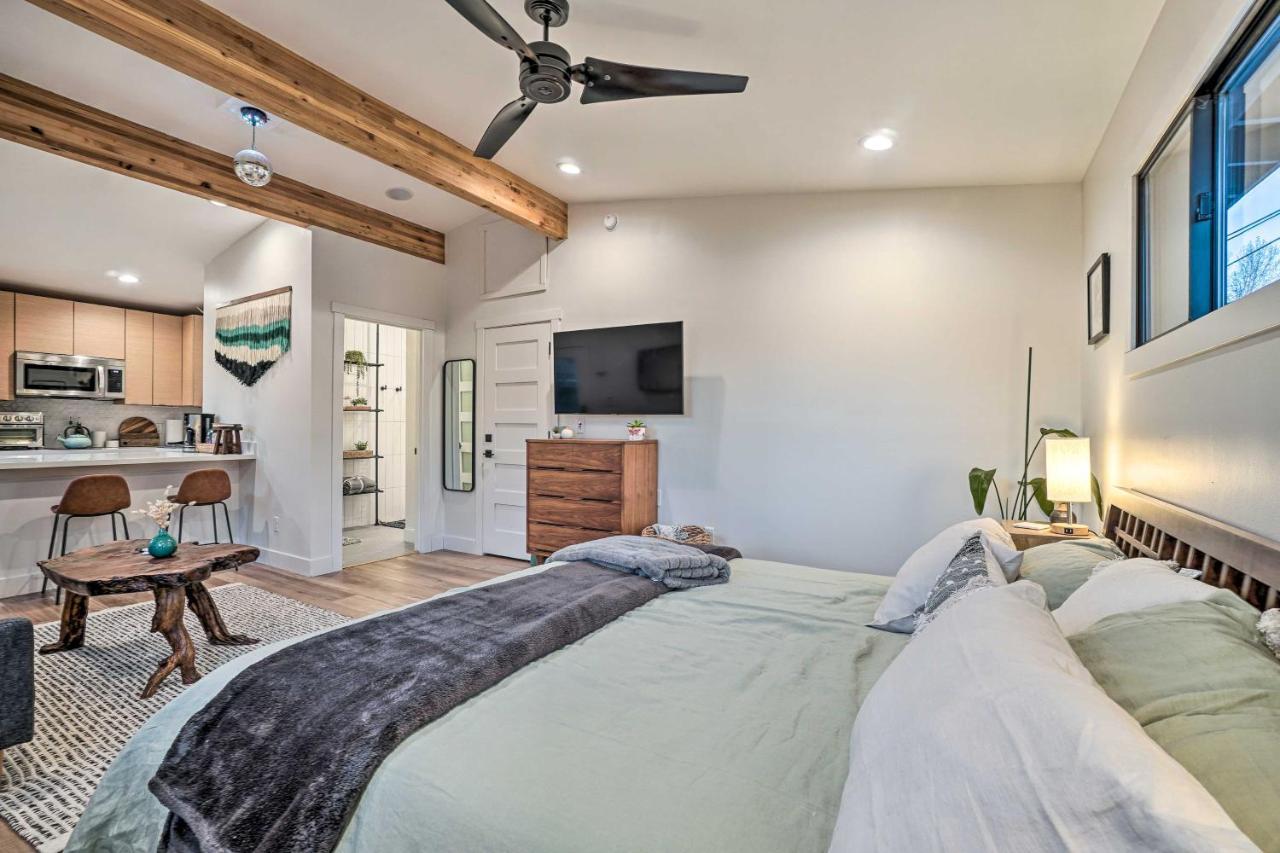 Cozy Flagstaff Studio With Patio - Near Dtwn! Exterior photo
