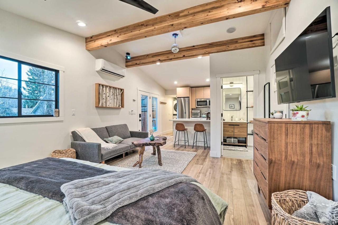 Cozy Flagstaff Studio With Patio - Near Dtwn! Exterior photo